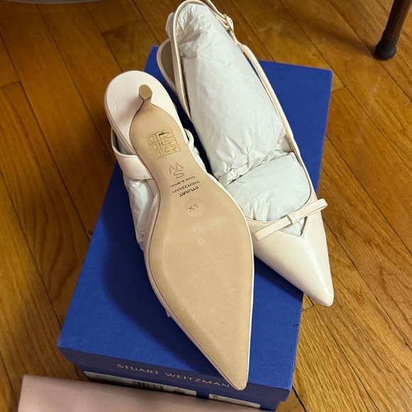Stuart Weitzman Cream Pointed Toe Heels - Picture 4 of 7